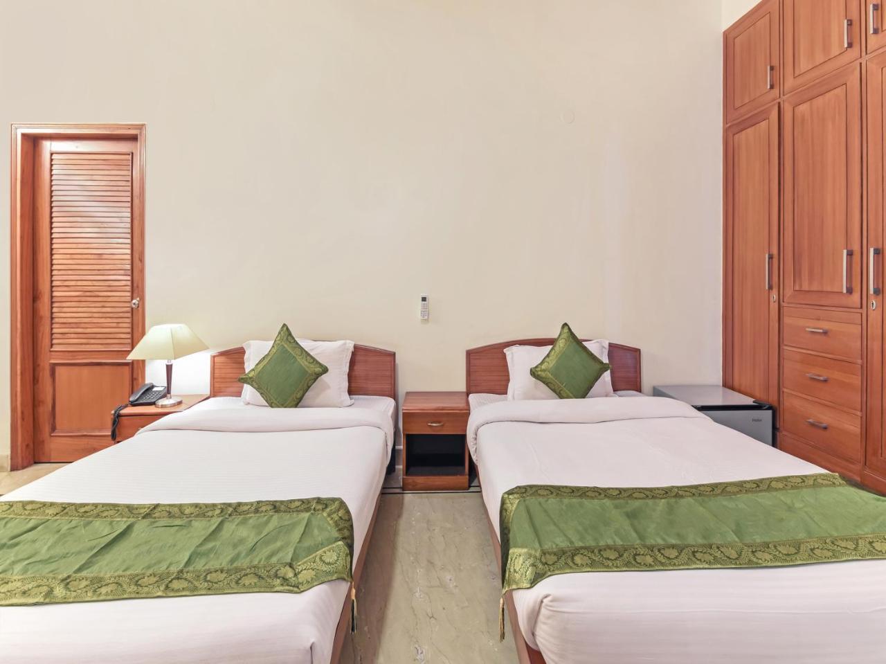 Treebo Trip The Nest Corporate Hotel Greater Noida Buitenkant foto