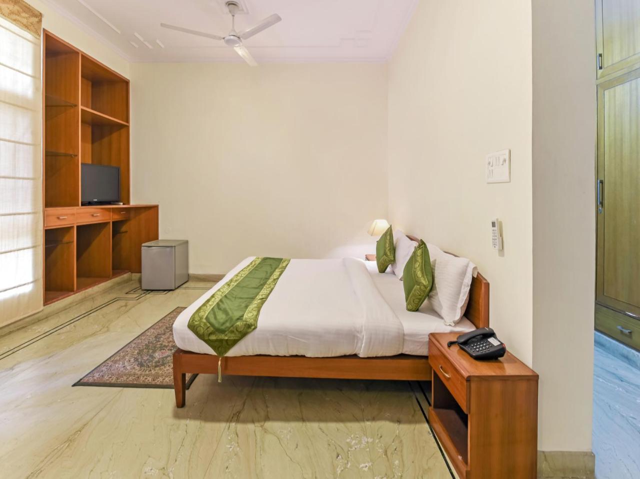 Treebo Trip The Nest Corporate Hotel Greater Noida Buitenkant foto