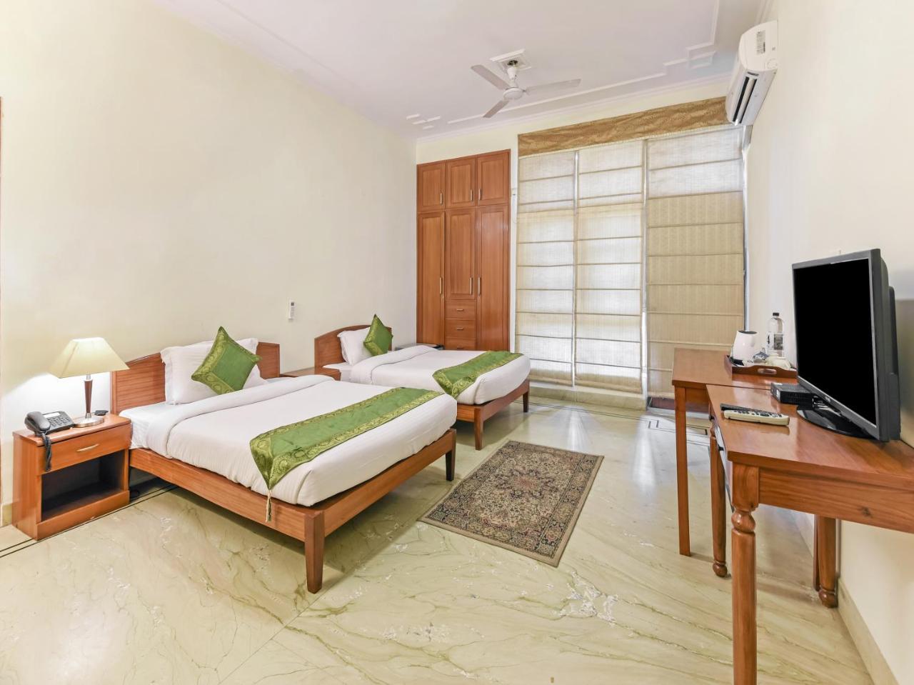 Treebo Trip The Nest Corporate Hotel Greater Noida Buitenkant foto
