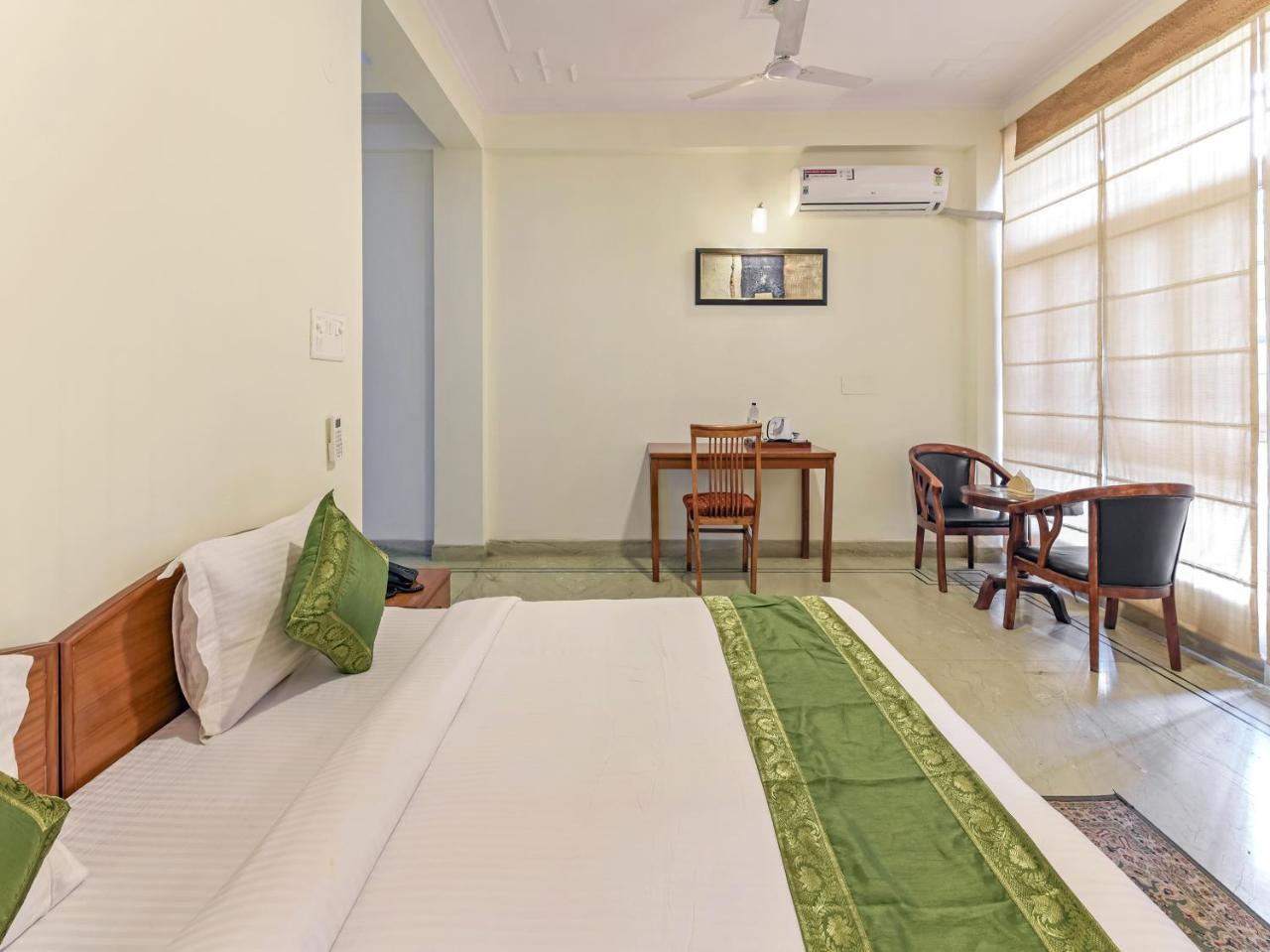 Treebo Trip The Nest Corporate Hotel Greater Noida Buitenkant foto