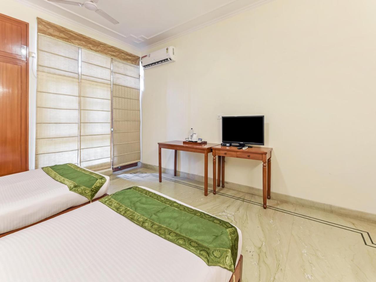 Treebo Trip The Nest Corporate Hotel Greater Noida Buitenkant foto
