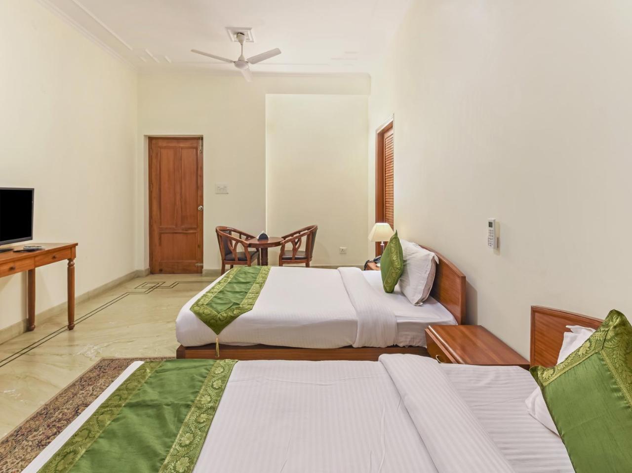 Treebo Trip The Nest Corporate Hotel Greater Noida Buitenkant foto
