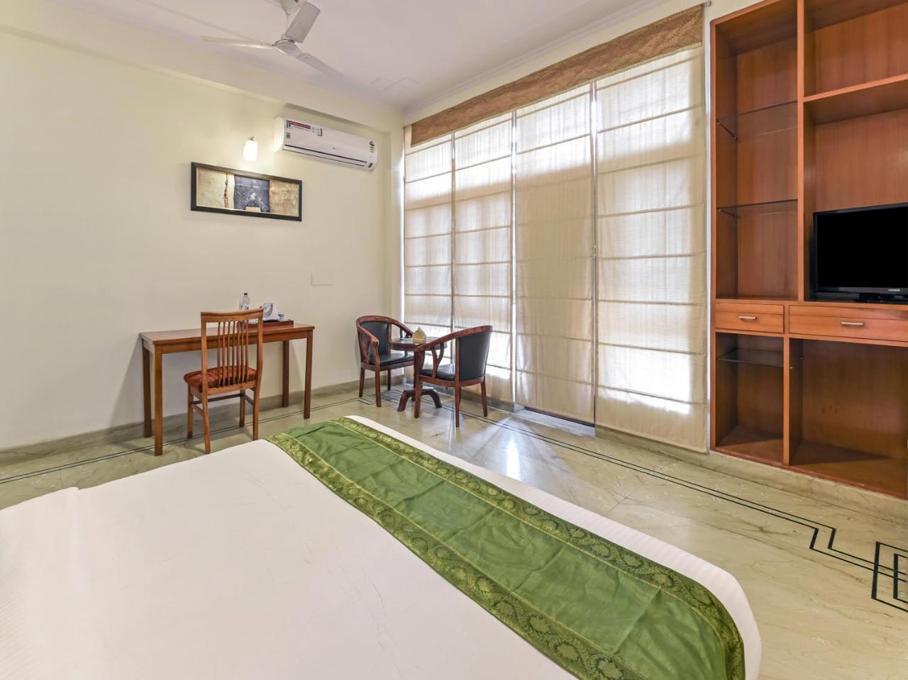 Treebo Trip The Nest Corporate Hotel Greater Noida Buitenkant foto