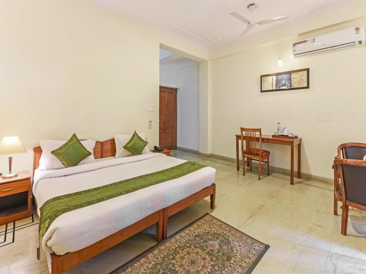 Treebo Trip The Nest Corporate Hotel Greater Noida Buitenkant foto